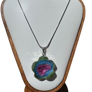 Gorgeous Multicolor Druzy Flower Cut Pendant Necklace!